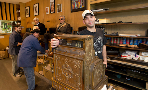 Thomas Frey Futurist Speaker traveling storefronts